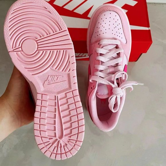 Nike Dunk Low Triple Pink - Picture 5 of 6